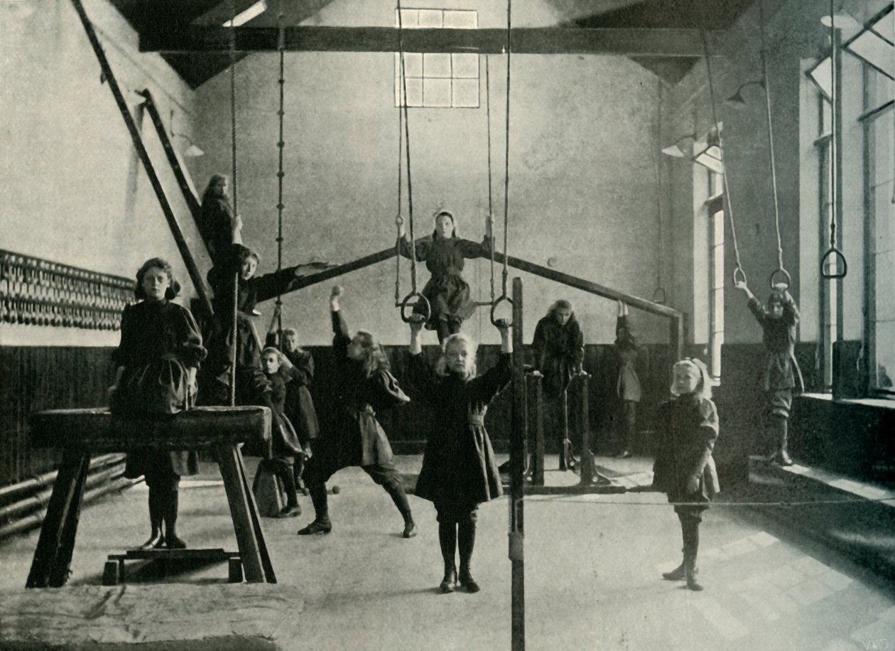Jentegymnaster ved Royal Institution for the Deaf and Dumb, Friar Gate, Derby, 1902. av Unbekannt