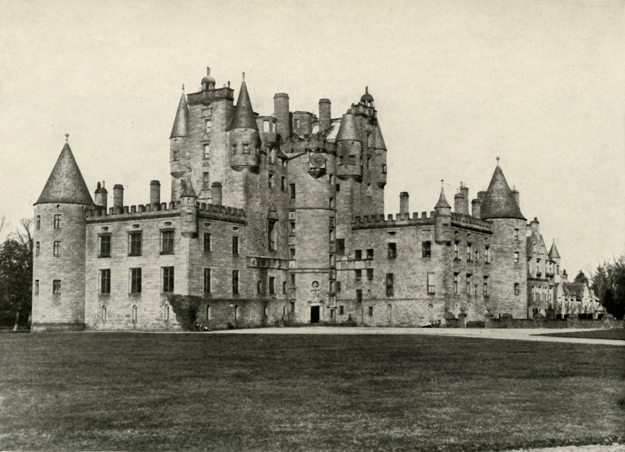 Glamis Castle, The Ancestral Home of Queen Elizabeth, 1937. av Unbekannt