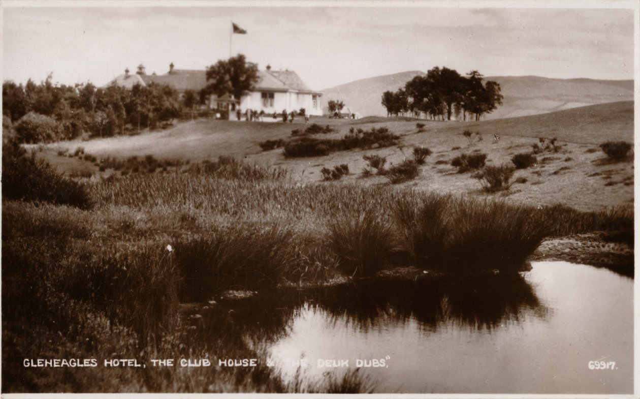 Gleneagles Hotel, The Club House & The Deuk Dubs, c1930 av Unbekannt