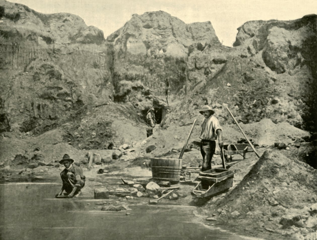 Gold Diggers at Work nær Beechworth, Victoria, 1901. av Unbekannt