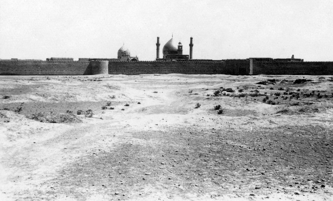 Gylden kuppel og minareter i Samarra-moskeen, Mesopotamia, 1918 av Unbekannt
