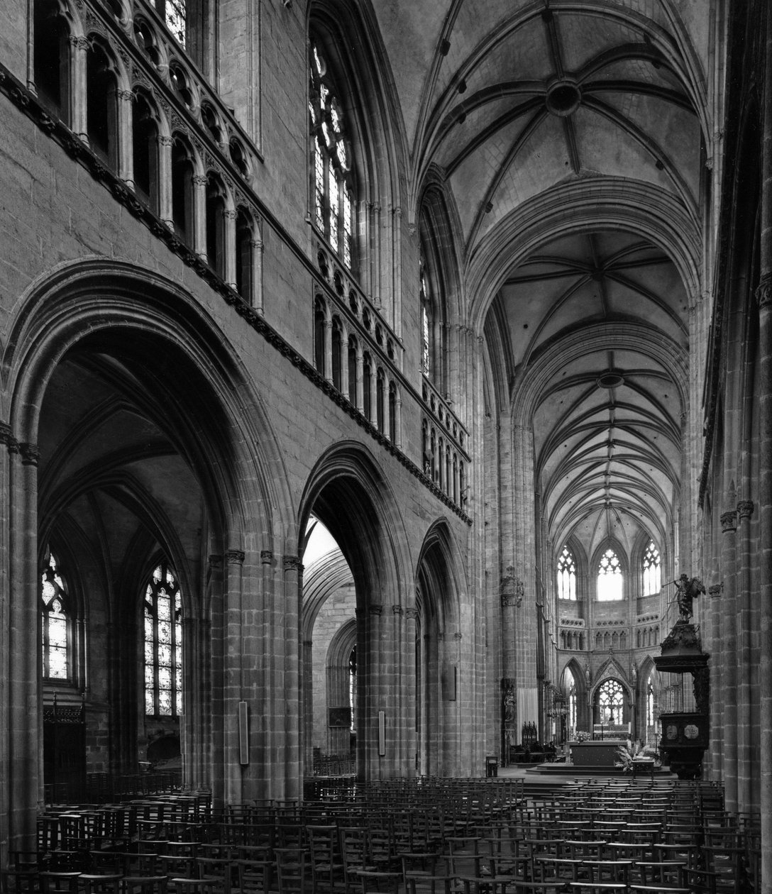 Gotisk kunst: utsikt over forhøyningen av skipet. Cathedrale Saint Corentin fra 1200- og 1300-tallet (Saint Corentin), Quimper (Finistere) av Unbekannt