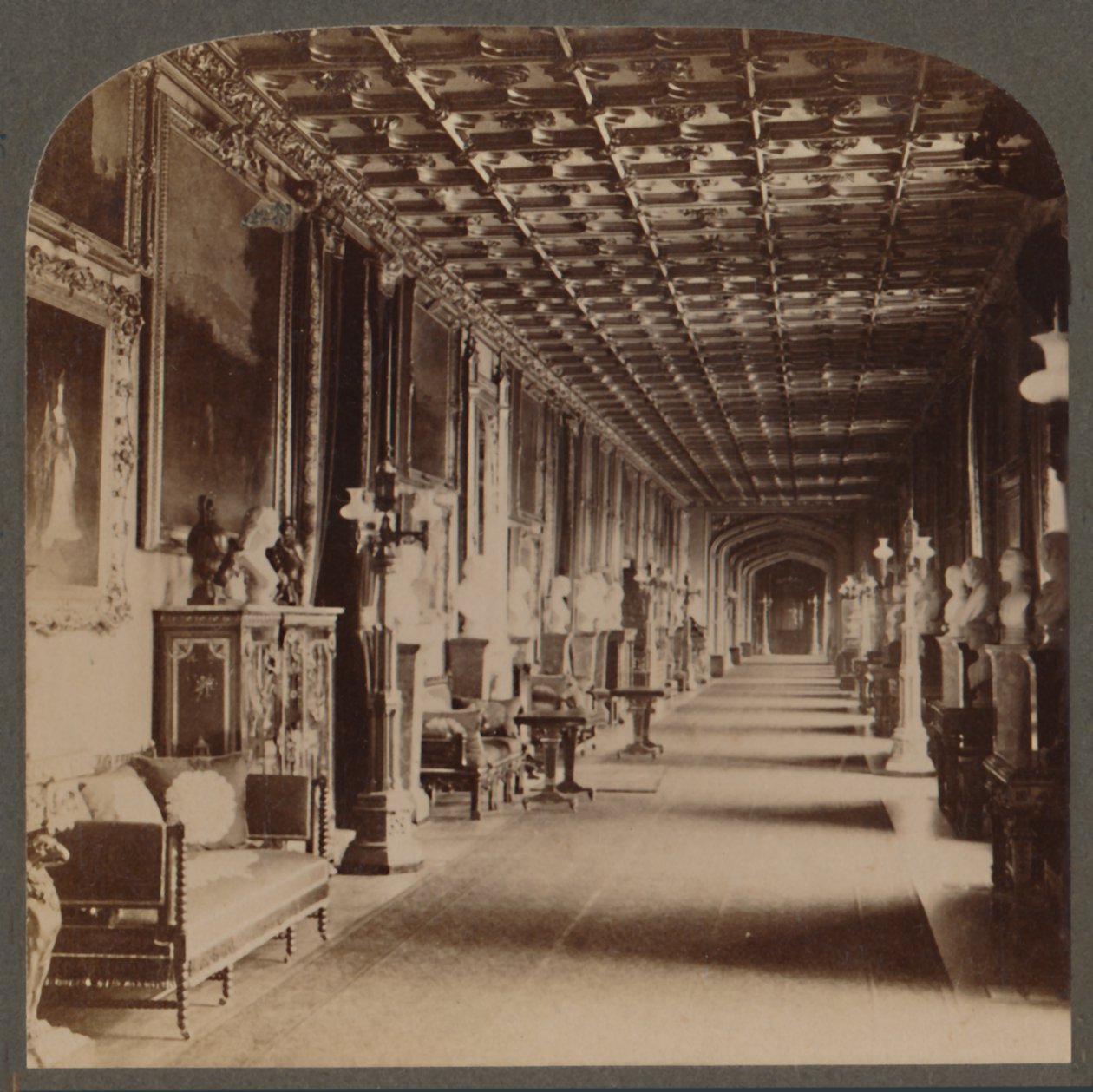 Grand Corridor, Windsor Castle, England, c1910. av Unbekannt