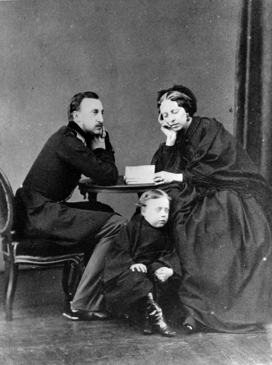 Storhertug Nicholas Nikolaevich den eldste av Russland med sin kone og sønn, c1861-c1863 av Unbekannt