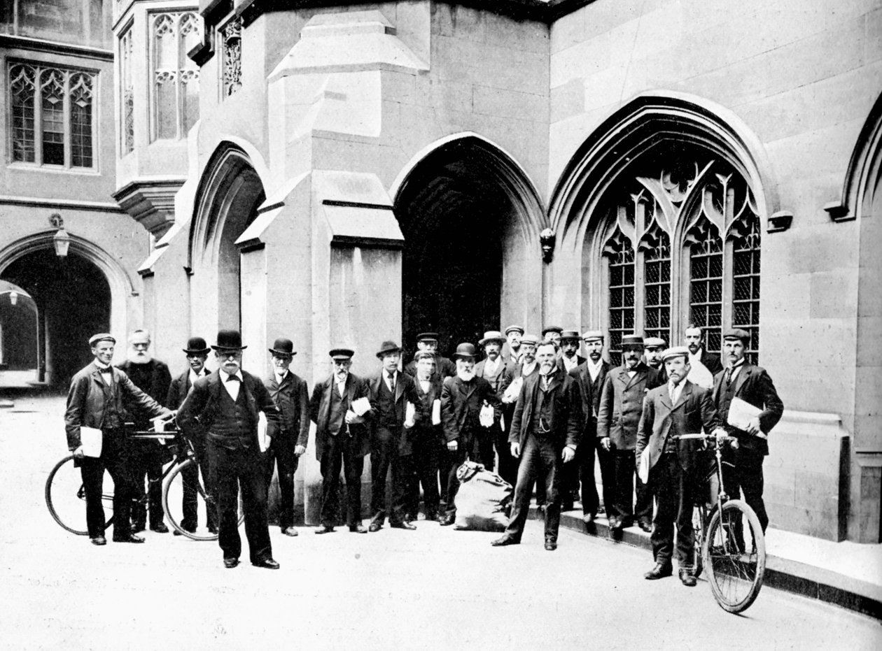 Group of Vote Office messengers, Houses of Parliament, Westminster, London, c1905 av Unbekannt