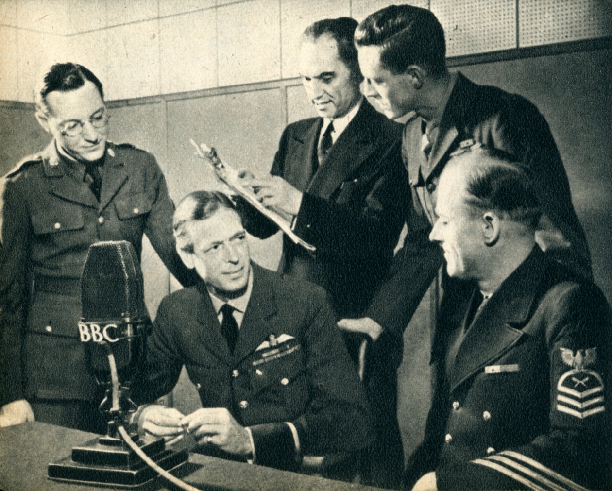 H.R.H. den avdøde hertugen av Kent deltok i den amerikanske uavhengighetsdagen, 1942. av Unbekannt