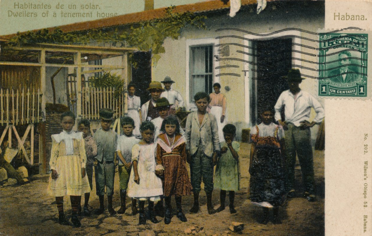 Beboer for solenergi. Beboere i en leiegård, c1913 av Unbekannt