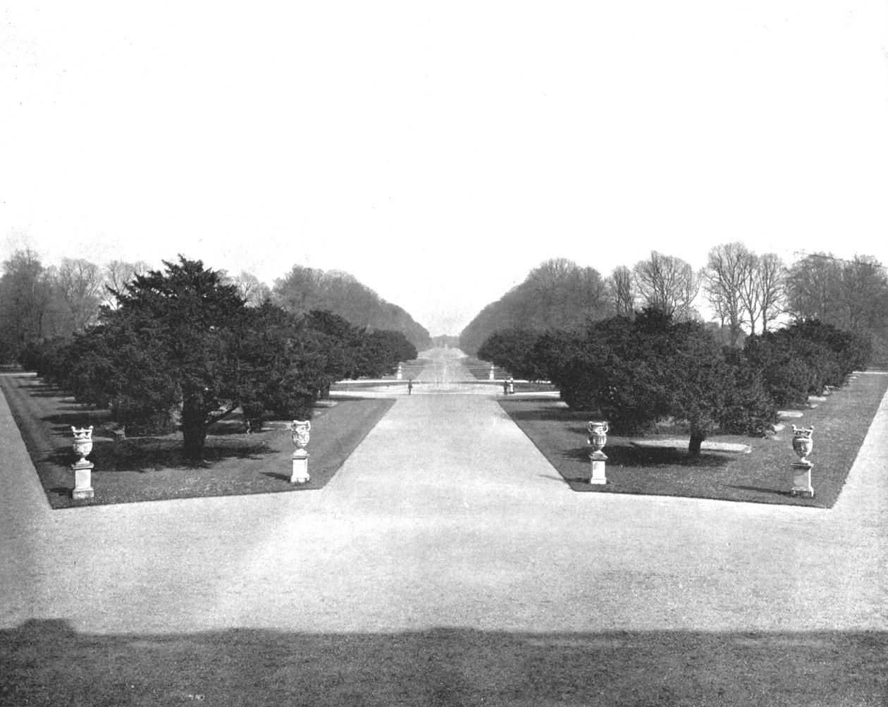 Hampton Court Palace Gardens, Richmond, London, 1894. av Unbekannt