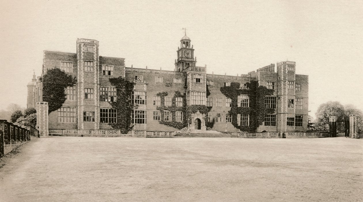 Hatfield House - North Front, 1500-tallet, 1904 av Unbekannt