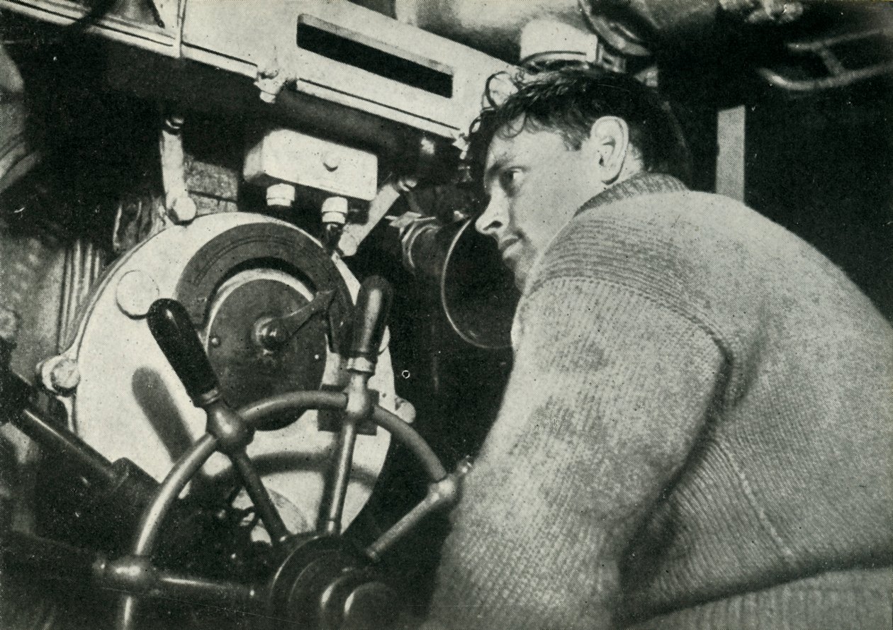 Styrmann på en britisk ubåt, andre verdenskrig, 1945. av Unbekannt
