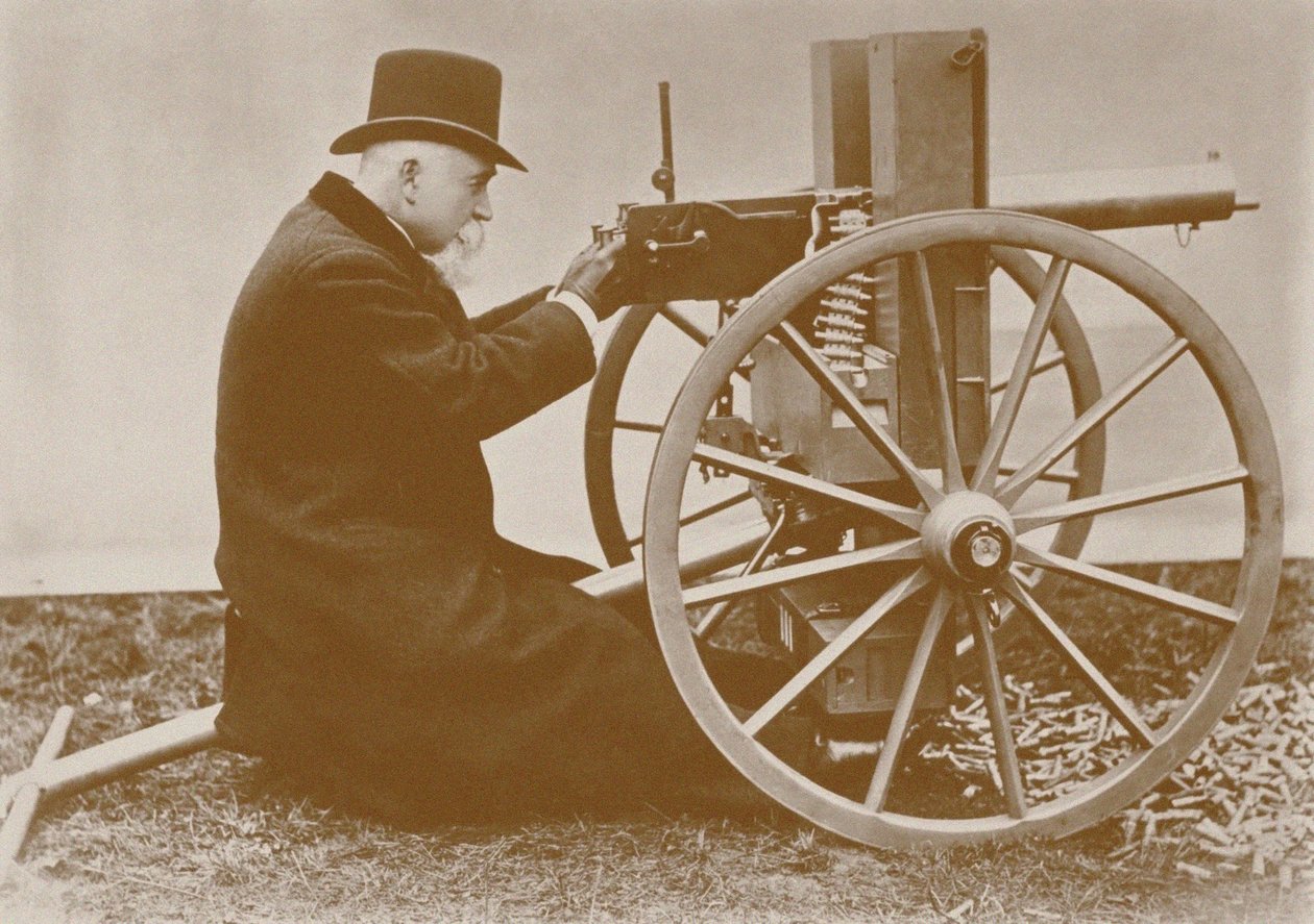 Hiram Maxim 1840-1916 presenterer det første automatiske maskingeværet, 1884. av Unbekannt