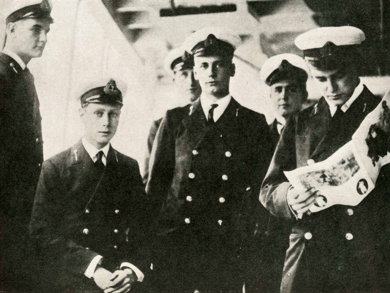Hans Majestet satt blant hans medkadetter, c1910-årene, 1937. av Unbekannt