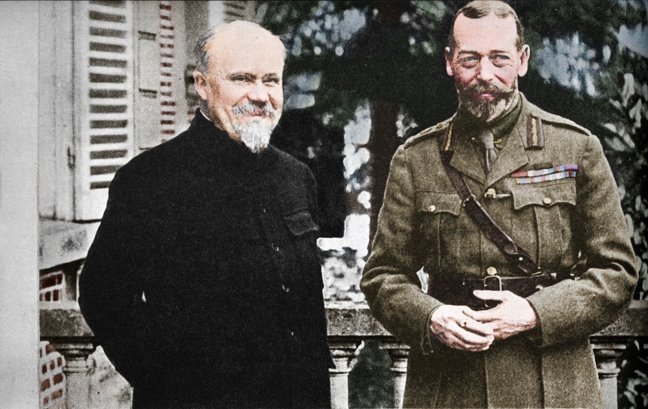 Hans Majestet med president Poincare ved det britiske hovedkvarteret i Frankrike, c1916, 1935. av Unbekannt