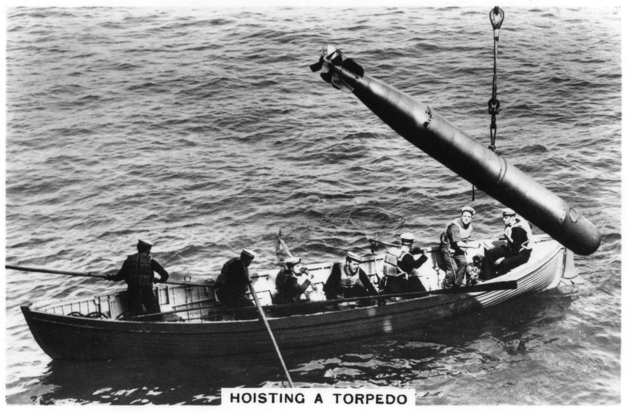 Heising av en torpedo, HMS Courageous, 1937 av Unbekannt