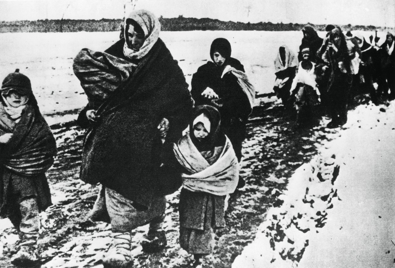 Hjemløse flyktningkvinner og barn, Russland, 1941 av Unbekannt