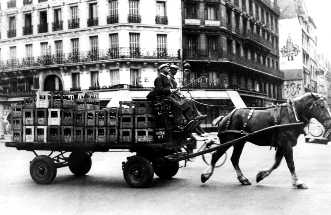 Hestevogn med drikkekasser, tysk-okkuperte Paris, juli 1940 av Unbekannt