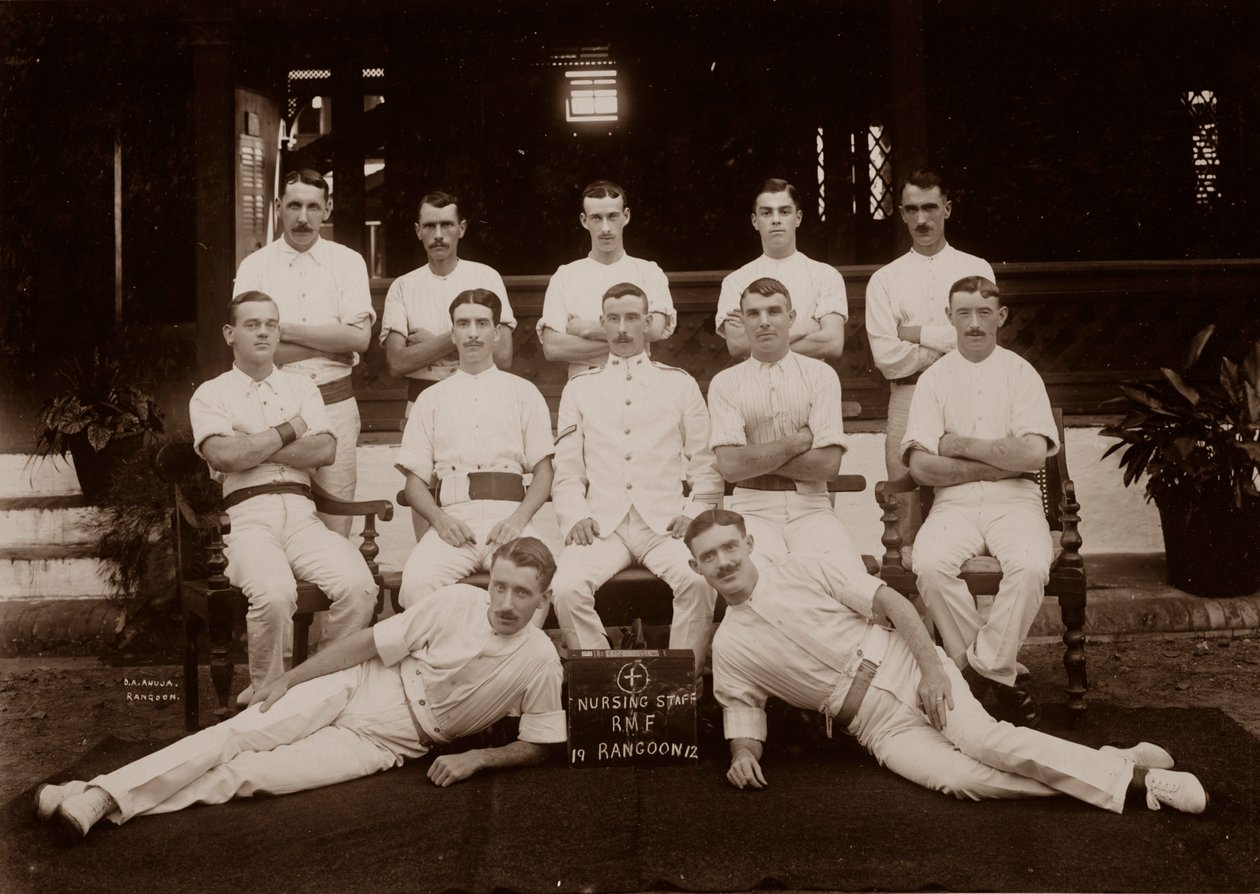 Hospital Orderlies of the 1st Royal Munster Fusiliers, Rangoon, Burma, 1913 av Unbekannt