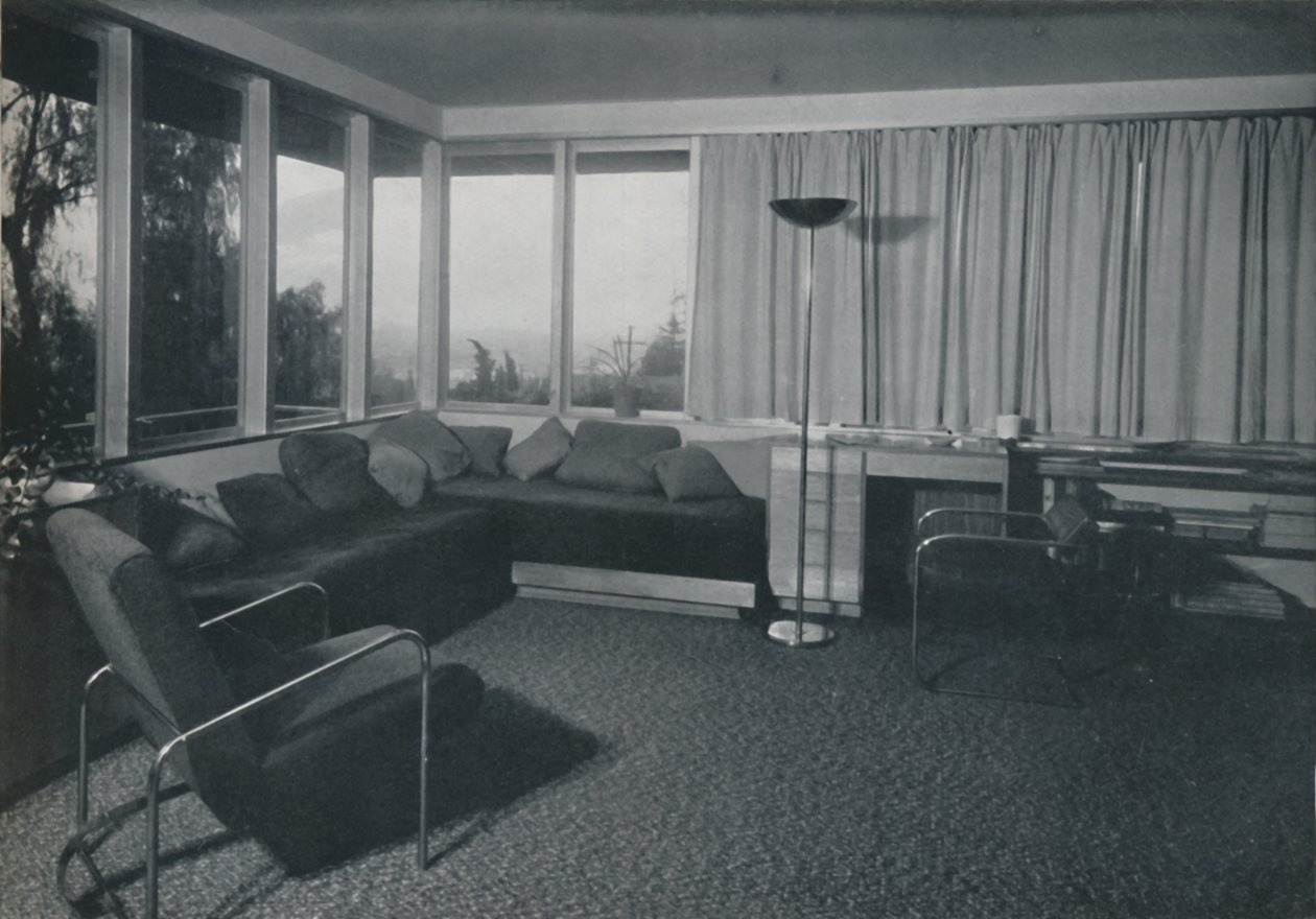 House at Los Angeles av Richard J Neutra. - Et interiørbilde av boligkvarteret, 1942 av Unbekannt