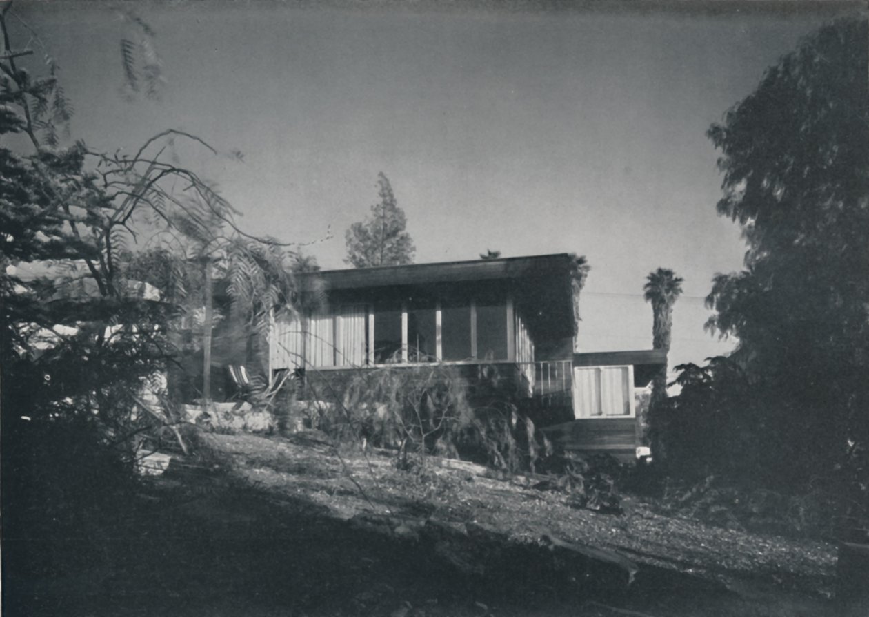 House at Los Angeles av Richard J Neutra. - Uteplass og hageutsikt, 1942 av Unbekannt