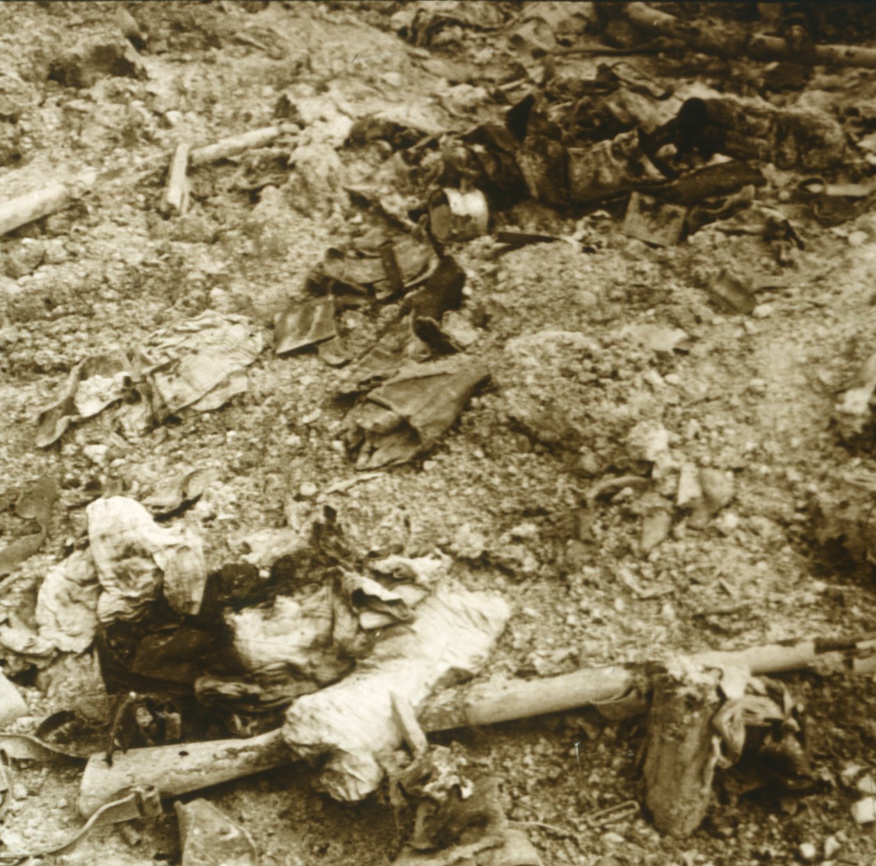 Menneskelige levninger, Verdun, Nord-Frankrike, c1914-c1918 av Unbekannt