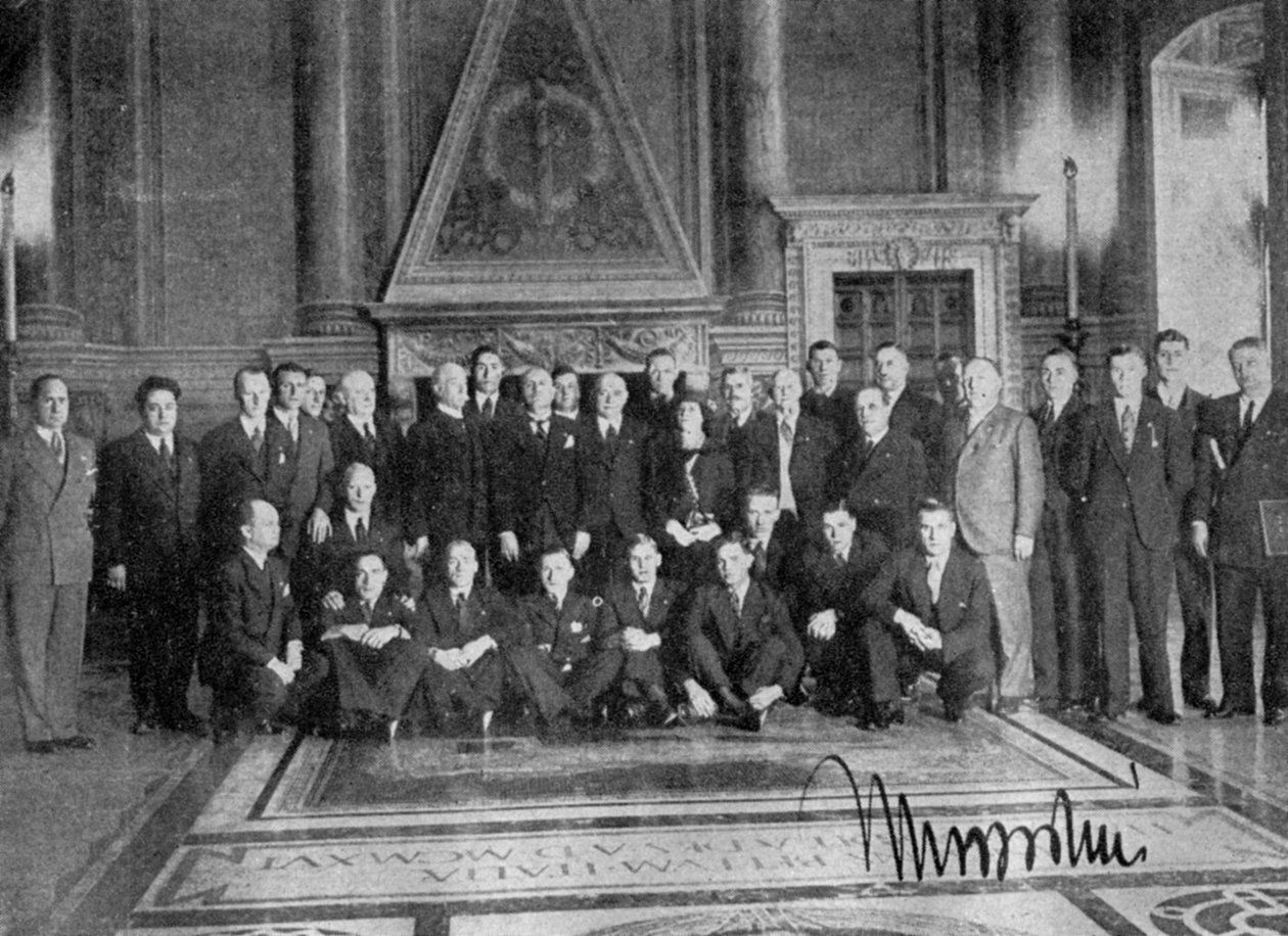 Il Duce poserer, FA-turné, Palazzo di Venezia, Roma, Italia, 1933 av Unbekannt