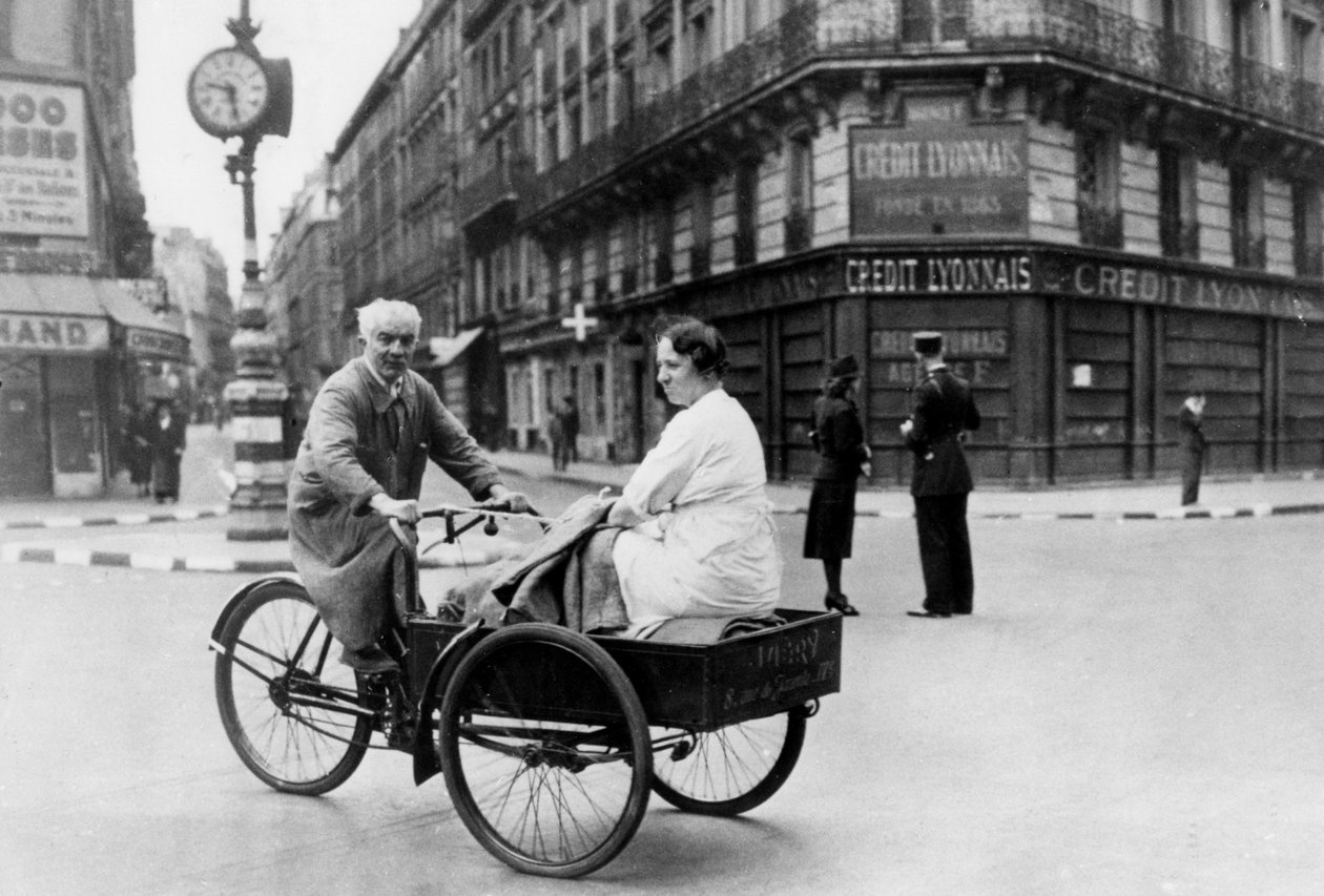 Improvisert sykkelkjøretøy, tysk-okkuperte Paris, 1940-1944 av Unbekannt