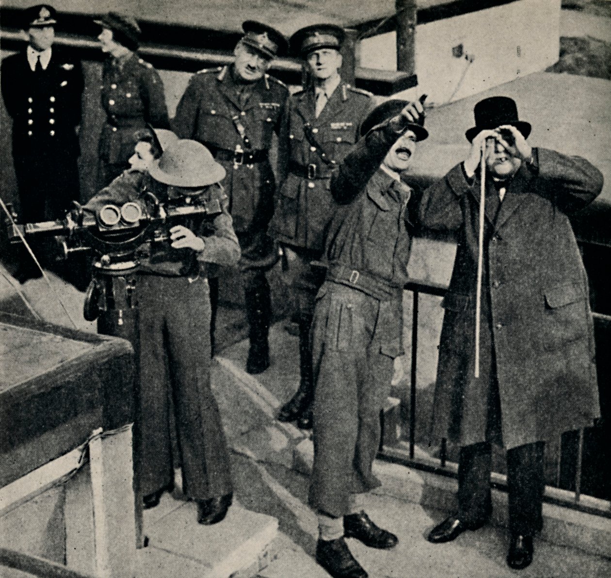 In An Anti-Aircraft Gun-Pit, 17. oktober 1941, 1945. av Unbekannt