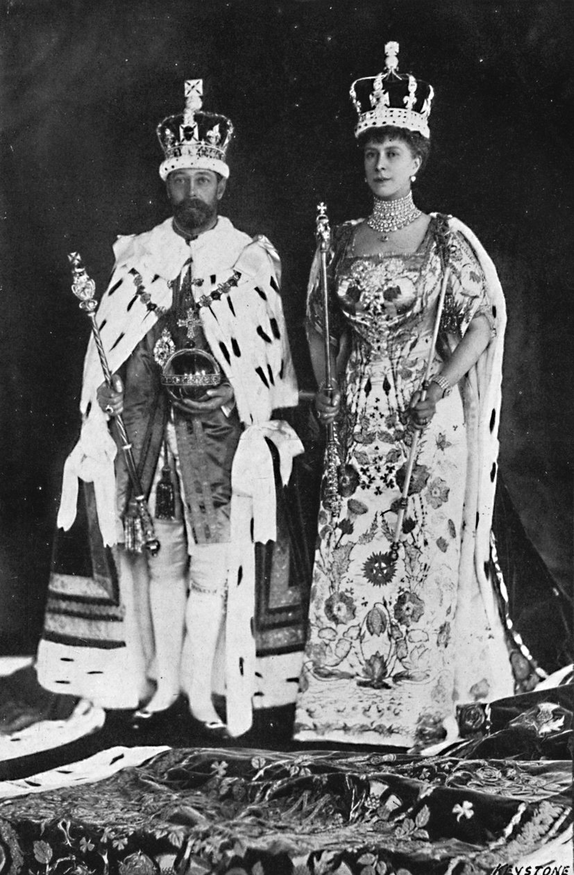 Våren 1910 døde kong Edward VII, i mars 1911 ble kong George V kronet, 1911, 1945 av Unbekannt