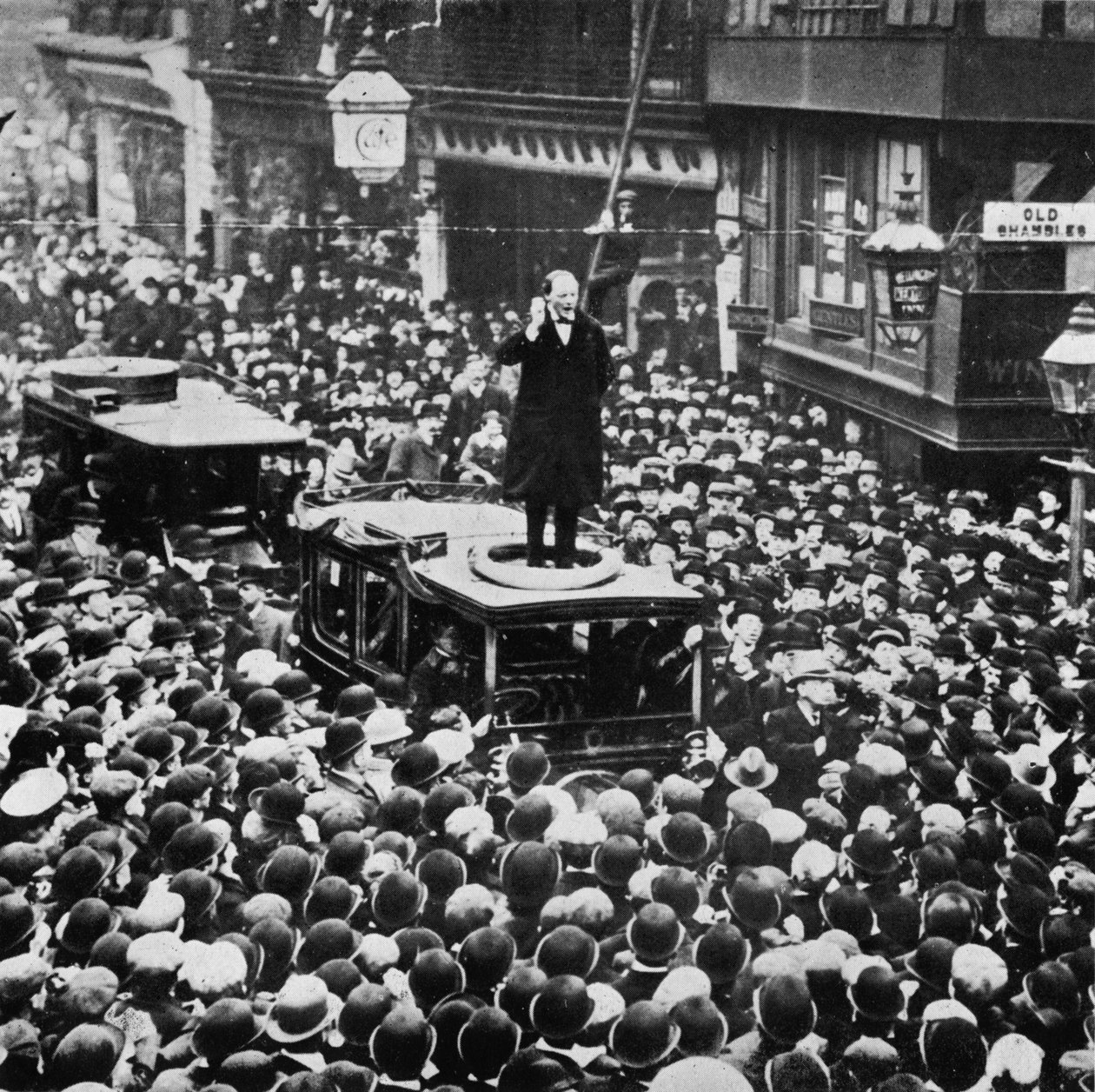 I det generelle valget ble han beseiret i Manchester, men ble returnert for Dundee, 1908, 1945. av Unbekannt