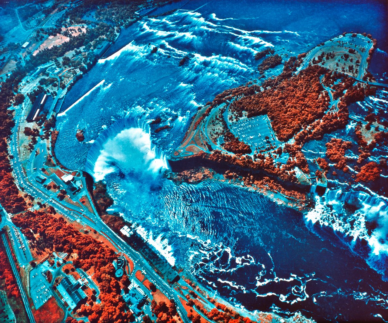 Infrarødt fotografi av Niagara Falls tatt fra NASA Earth Survey 2-fly av Unbekannt