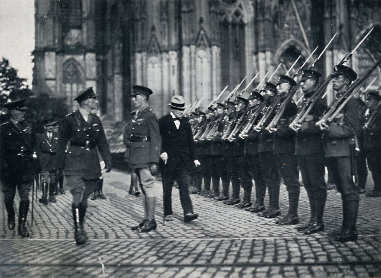 Inspeksjon av tropper ved foten av Kölnerdomen, 1919, 1945 av Unbekannt