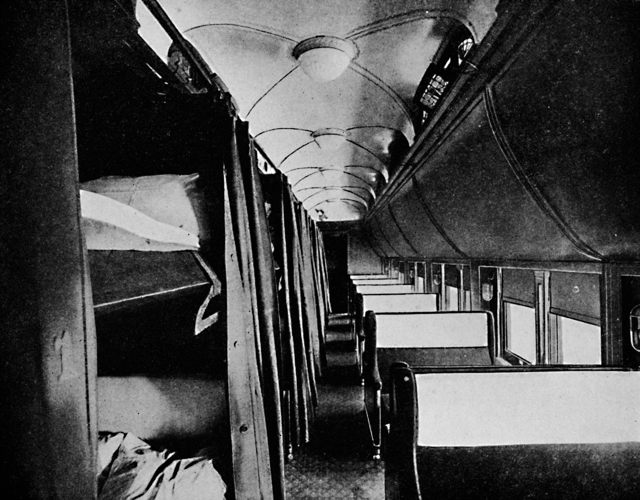Interiør av Standard Sleeper, Canadian Pacific Railway, 1926 av Unbekannt