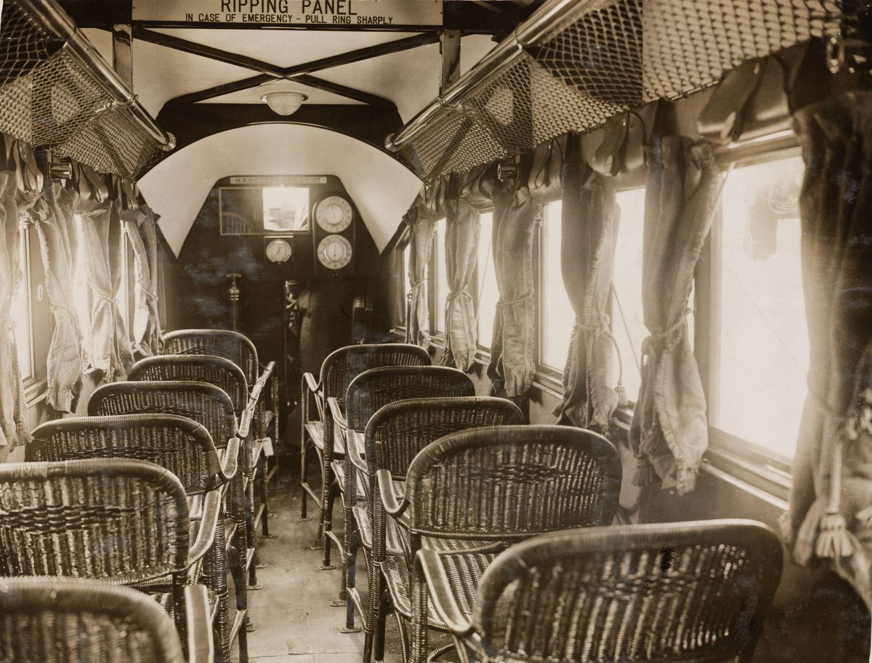 Interiør i et passasjerfly utstyrt med Napier-motorer, ca 1920-tallet av Unbekannt