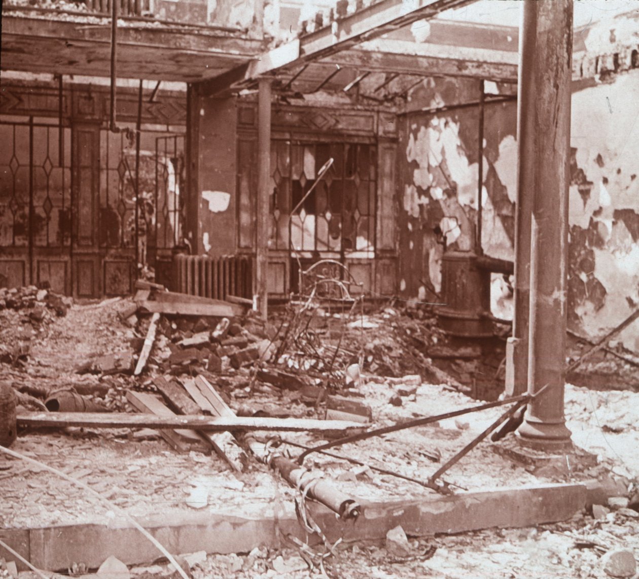 Interiør i kafé, Albert, Nord-Frankrike, c1914-c1918 av Unbekannt