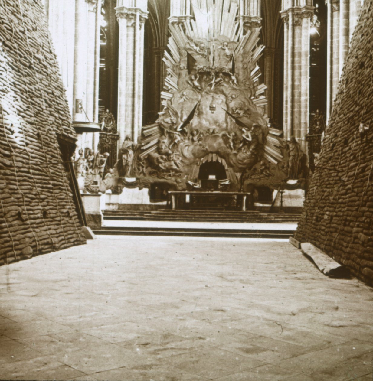 Interiør av katedralen, Amiens, Nord-Frankrike, c1914-c1918 av Unbekannt