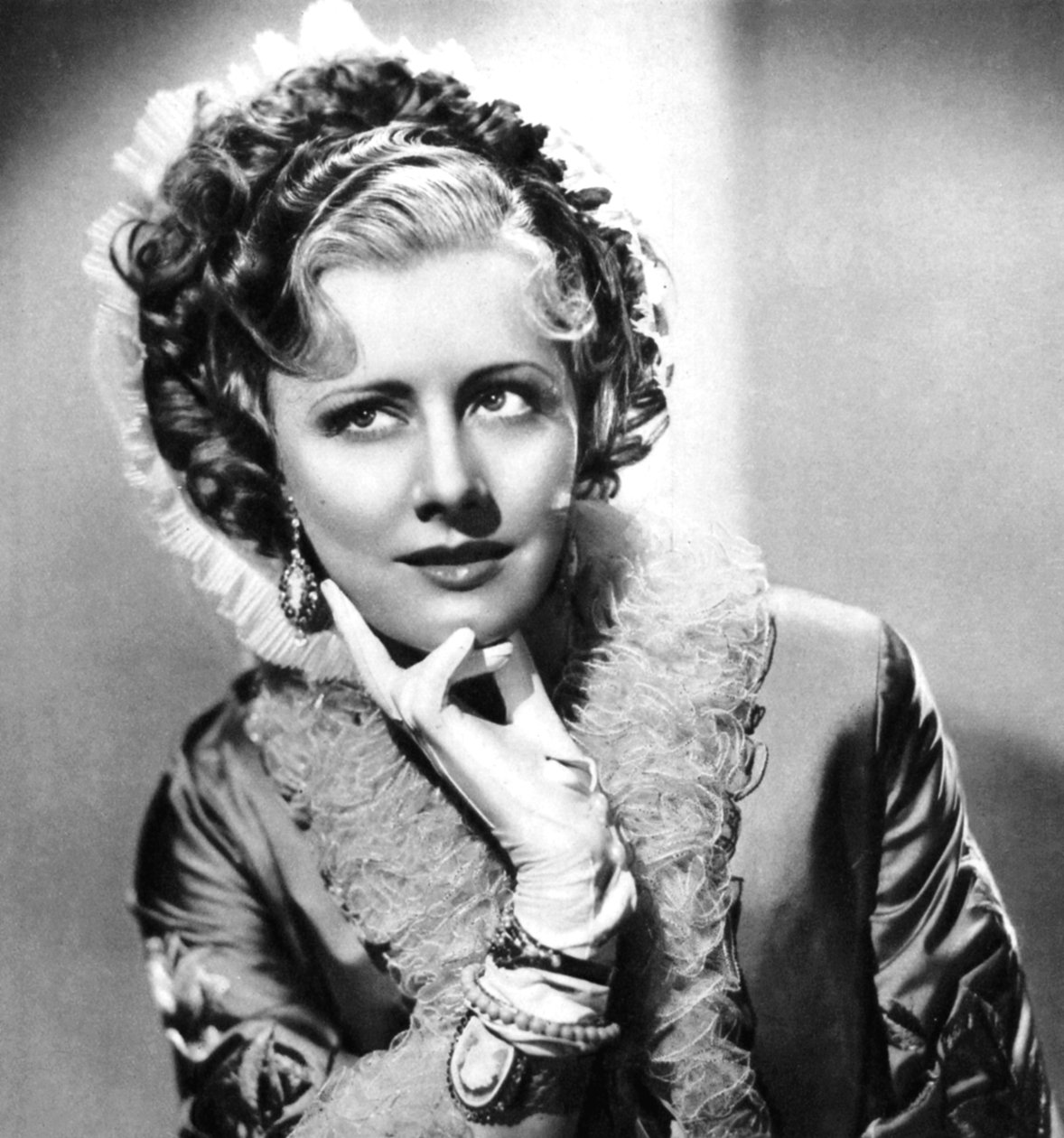 Irene Dunne , amerikansk filmskuespiller og sanger, 1934-1935 av Unbekannt