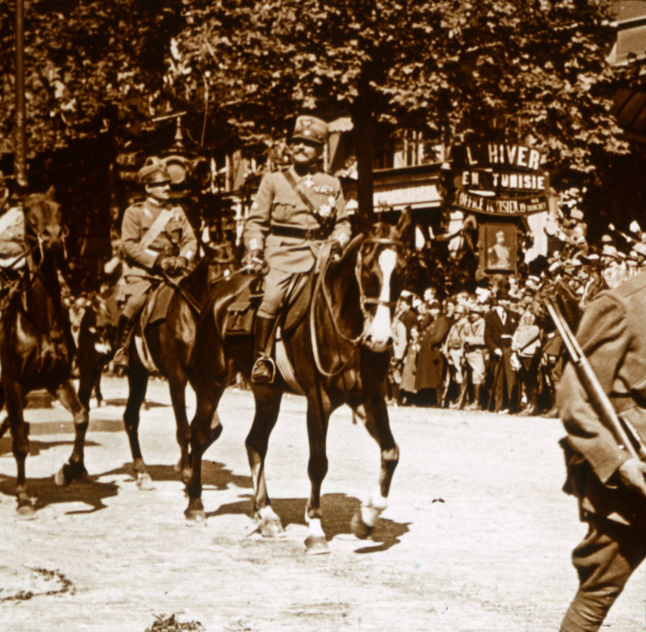 Italienske offiserer under seiersparade, 1918 av Unbekannt