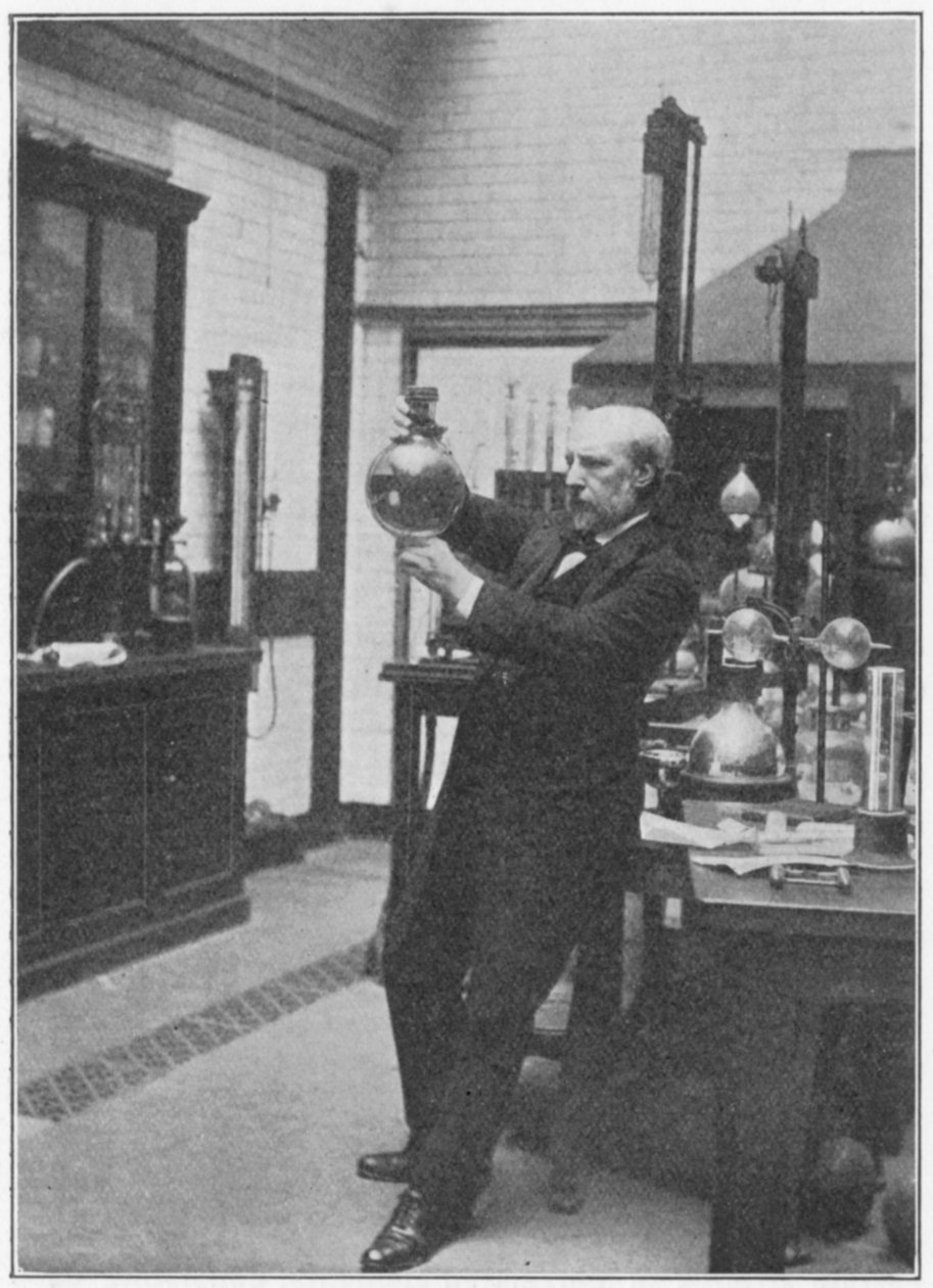 James Dewar , skotsk kjemiker og fysiker i laboratoriet hans, c1890 av Unbekannt