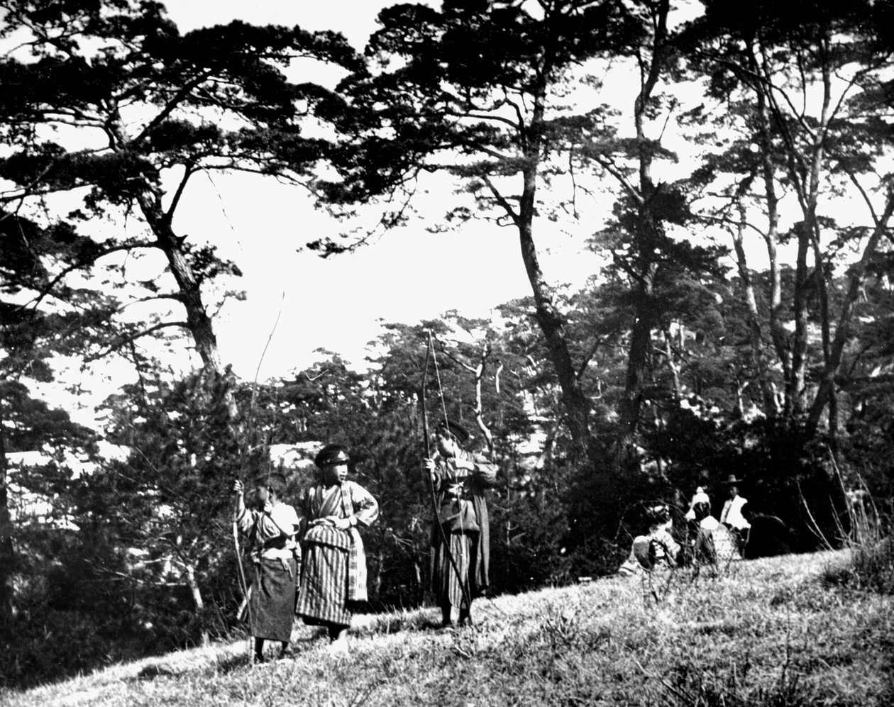 Japanske barn som leker med buer, Korea, 1900 av Unbekannt