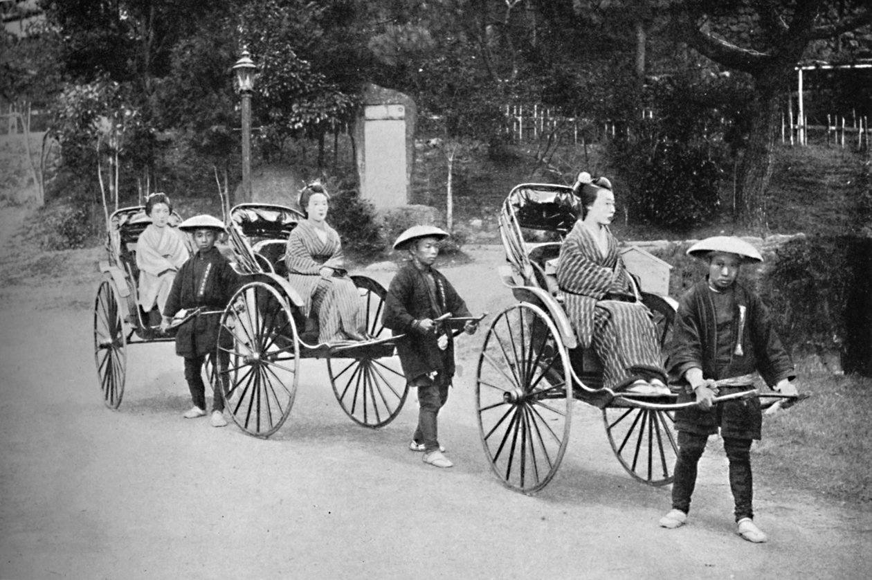 Japanske damer i rickshawer tegnet av kulier, 1902 av Unbekannt