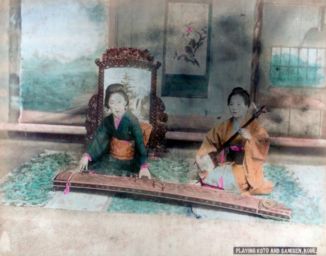 Japansk musikk: kvinner som spiller Koto og Samisen, Kobe, Japan av Unbekannt