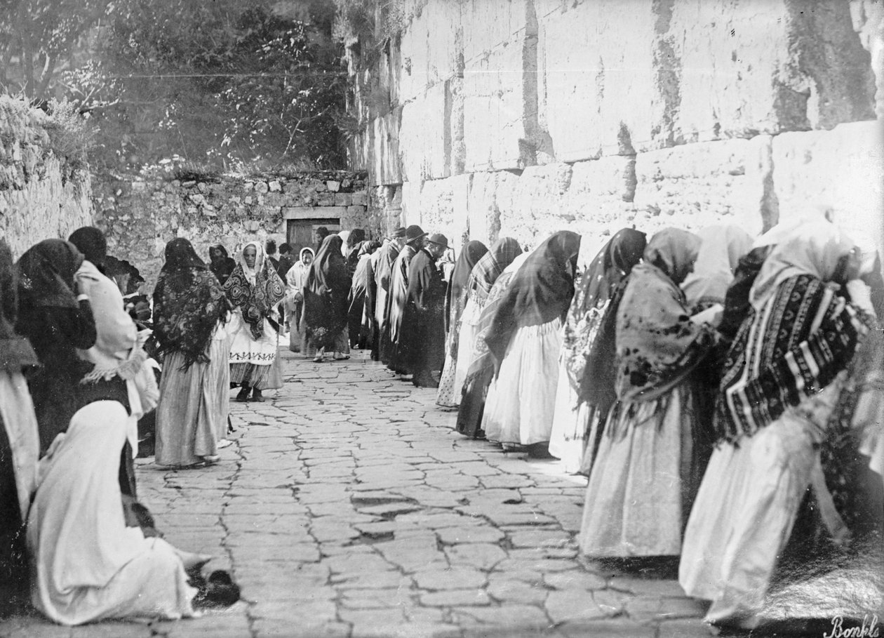 Jerusalem, ved Klagemuren på fredag, ca. 1909-1910 (s/hvitt-bilde) av Unbekannt