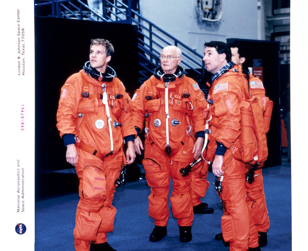 John H Glenn og besetningsmedlemmer, juni 1998 av Unbekannt