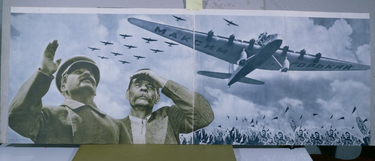 Joseph Stalin (1879-1953) og Maxim Gorky (1868-1936) observerer et fly som bærer navnet til forfatteren, illustrasjon fra 
