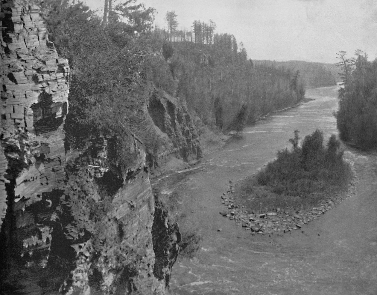 Kaministiquia-elven, nedenfor Kakabeka Falls, c1897. av Unbekannt