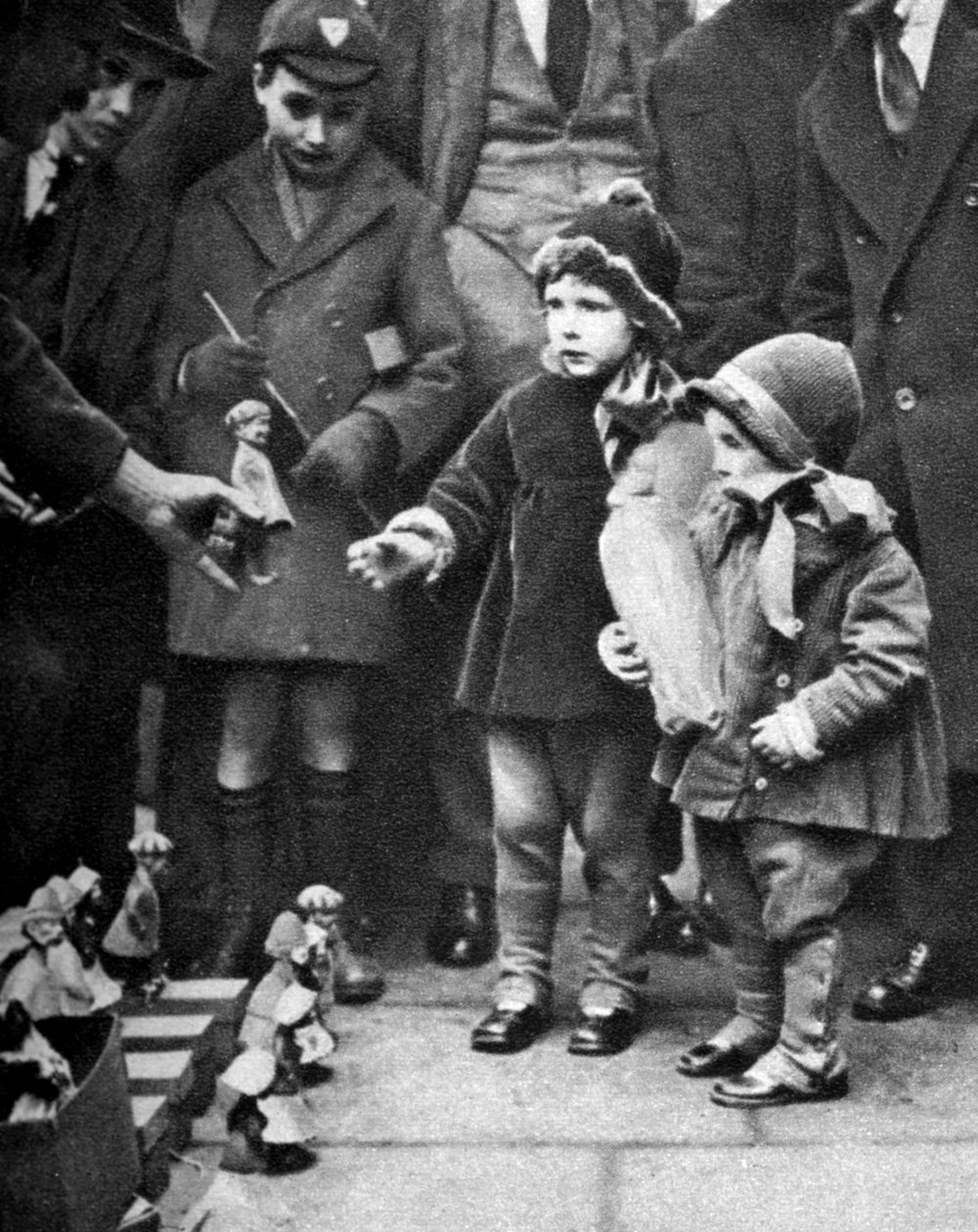 Leketøyselger på kantlinjen, Holborn, London, 1926-1927 av Unbekannt