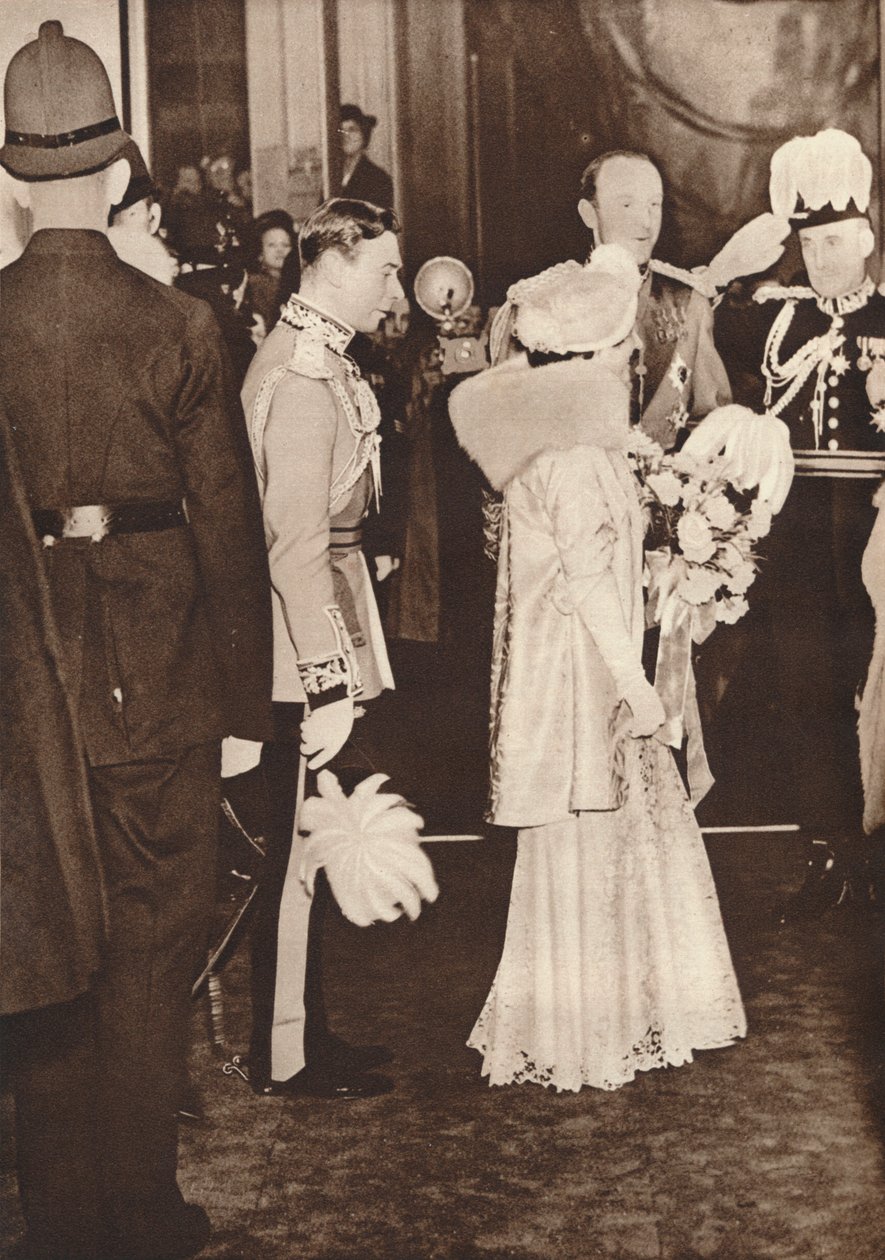 Kong George VI og dronning Elizabeth forlater en lunsj til ære for kroningen, 1937 av Unbekannt
