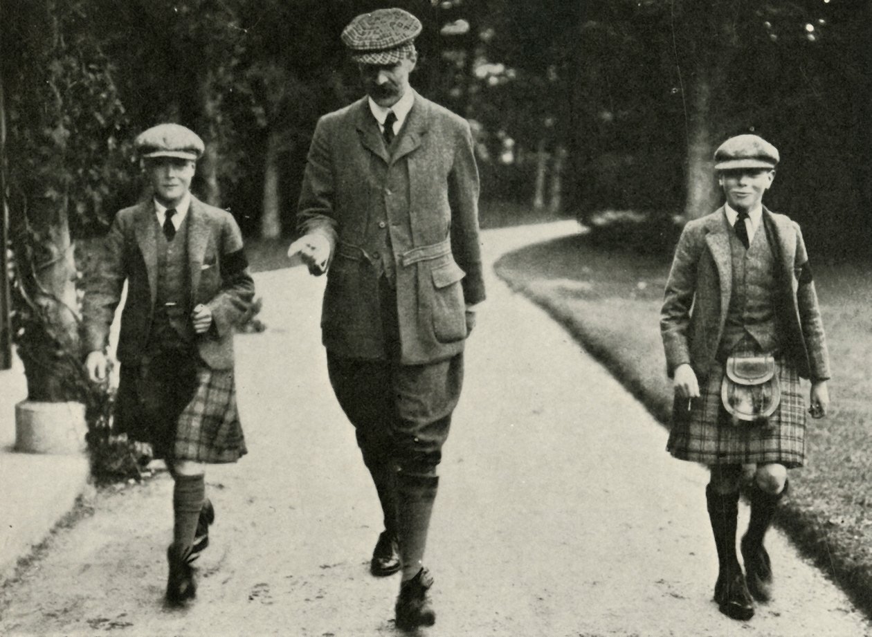 Kong George VI og eks-kongen Edward VIII med Mr. Hansel deres veileder, 1911, 1937. av Unbekannt