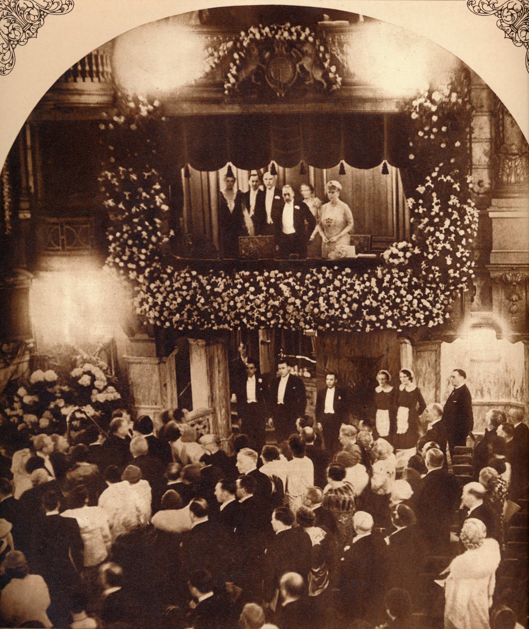 King George V og Queen Mary ved en Royal Command Variety-forestilling, 1920- eller 1930-tallet 1935 av Unbekannt