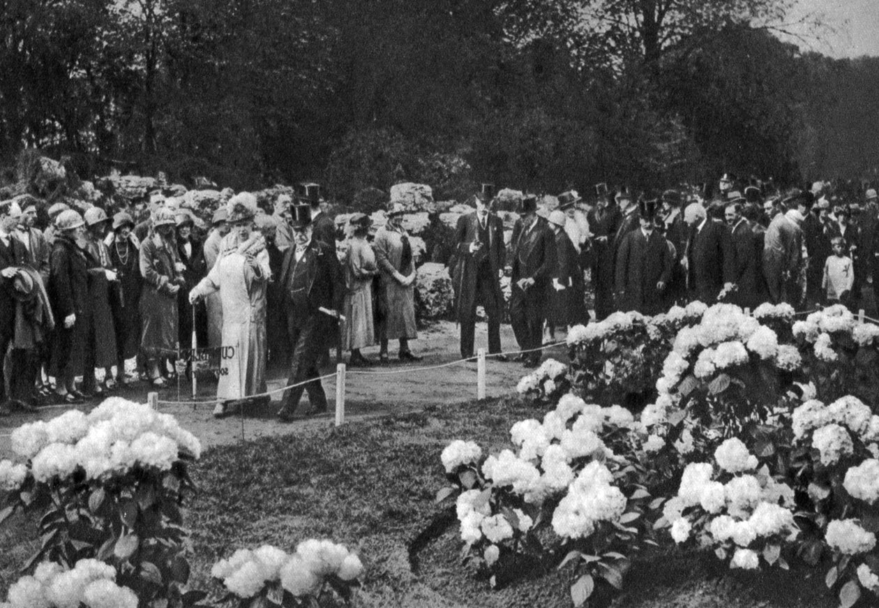 Kong George V og Queen Mary besøker det årlige vårblomstershowet i Chelsea, London, 1926-1927 av Unbekannt